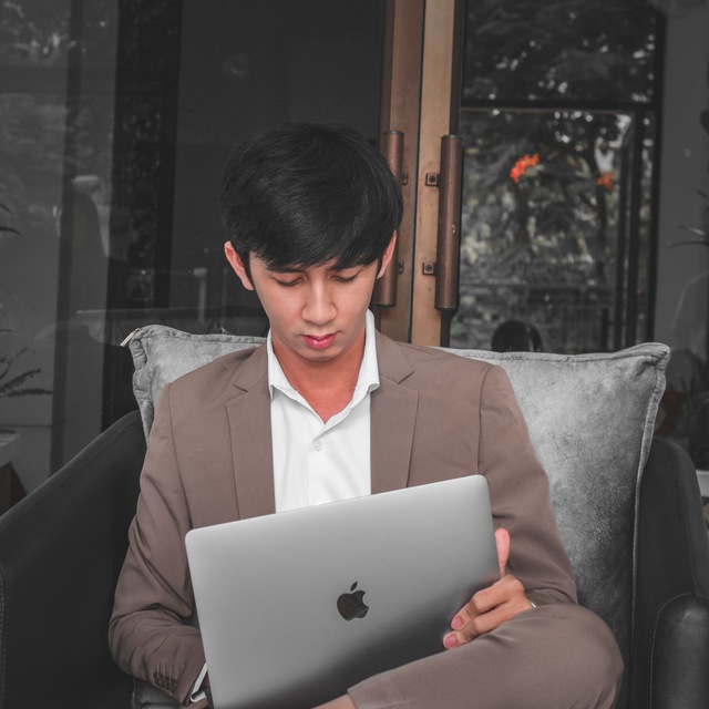 Headshot of Ich Sokheng, Technical Project Lead & Full-Stack Developer at Cross Technology Cambodia — web & mobile apps, Next.js, React Native.